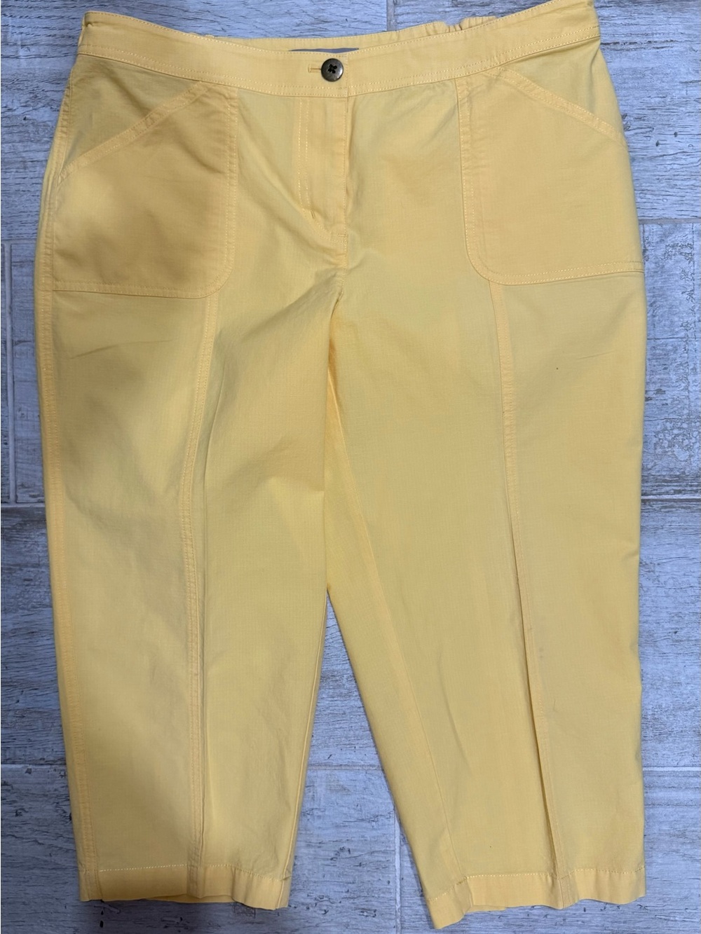 Chico’s Women’s Yellow Utility Capri Pants Size 1.5 Regular Stretch Cotton